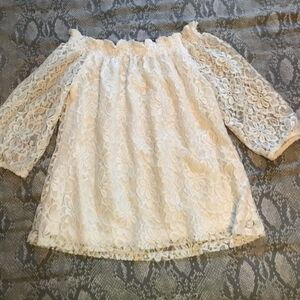 White top,lace with 3/4 sleeves. Size L